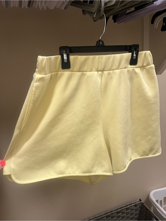 SSYS Pants - Women’s Light Yellow Elastic-Waist scuba shorts from SSYS.